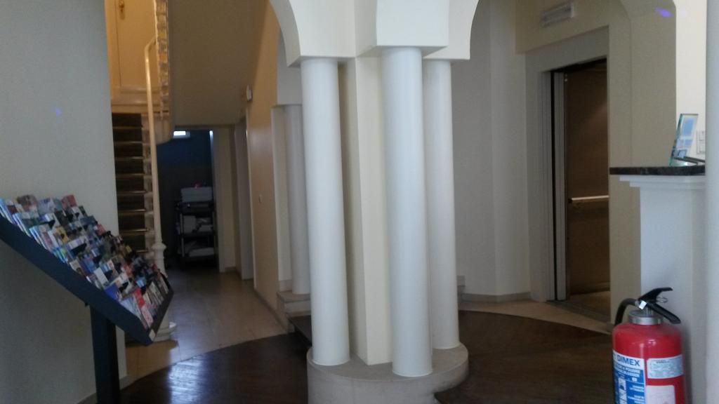 Hotel Queen Mary Bruksela Zewnętrze zdjęcie