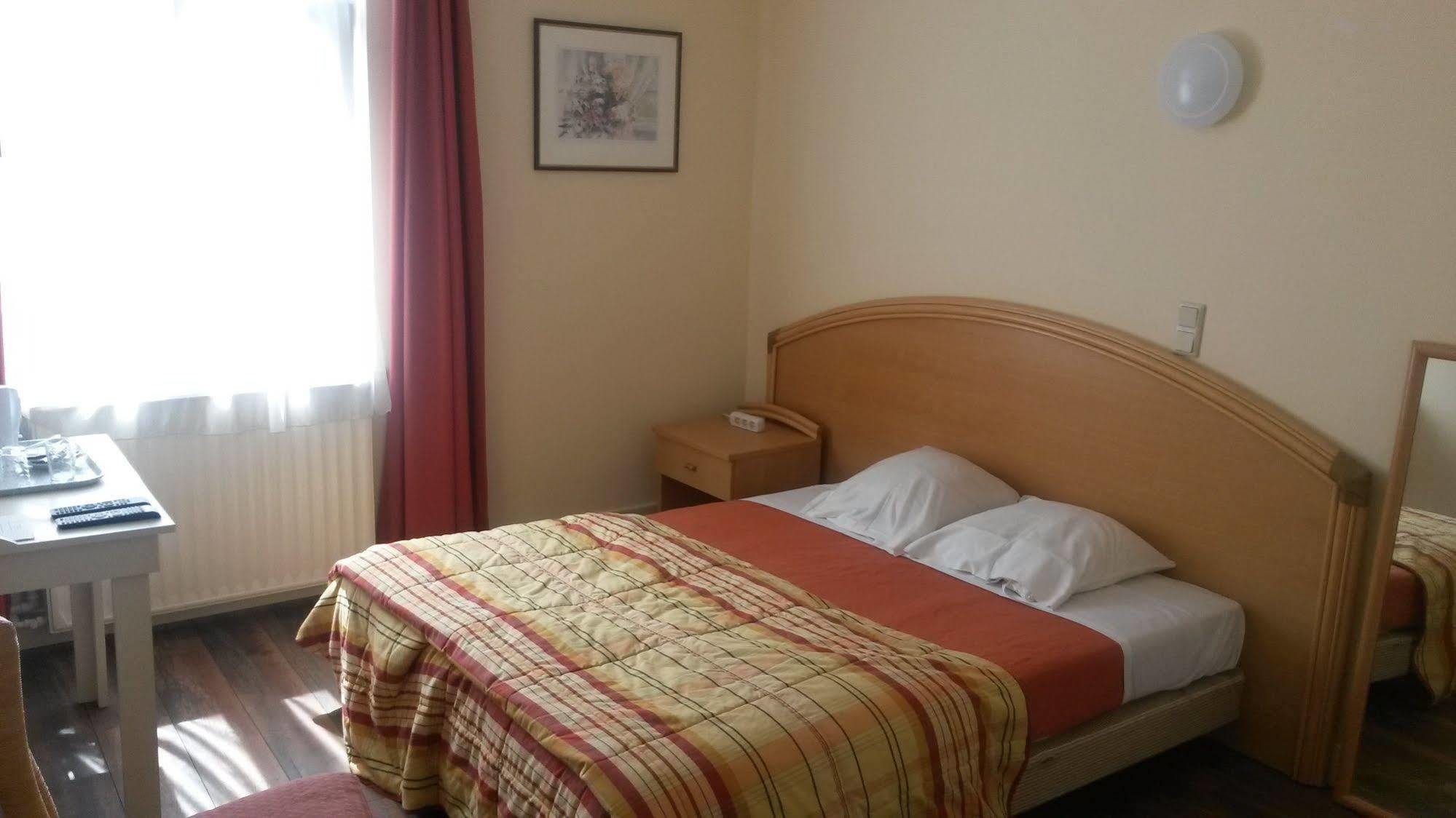 Hotel Queen Mary Bruksela Zewnętrze zdjęcie
